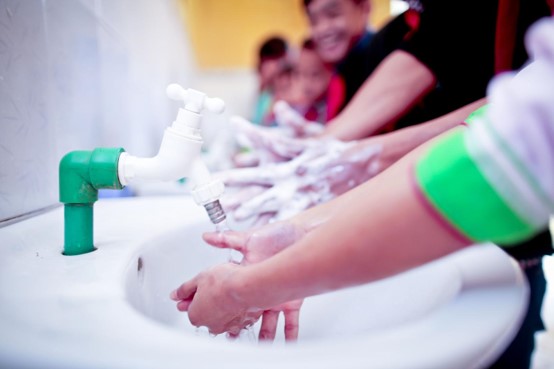 Read more about the article Όλα όσα πρέπει να ξέρετε για το πλύσιμο των χεριών σας για προστασία από τον κοροναϊό (COVID-19)